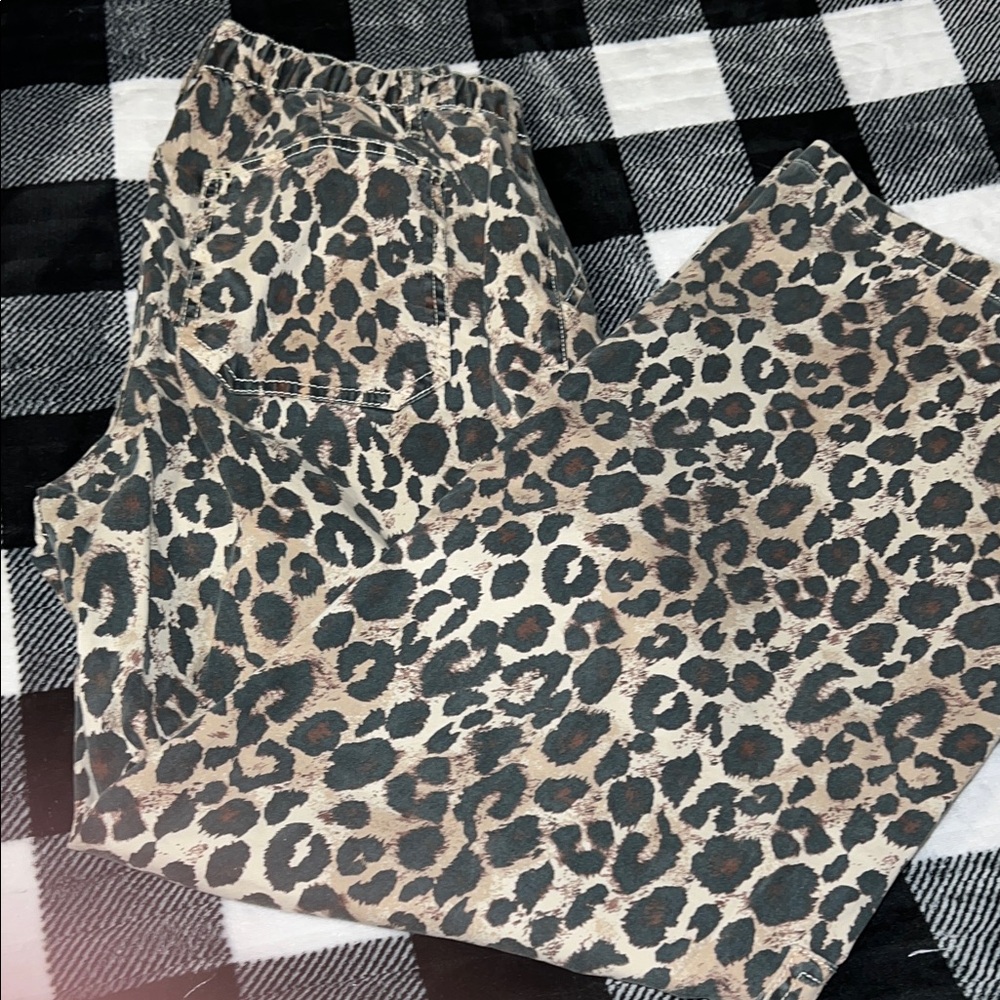 Leopard Print Wide Leg Cargo Pants - Picture 7 of 8
